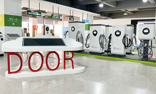 সম্পর্কে সর্বশেষ কোম্পানি খবর গভীর বিশ্লেষণ: ব্যাটারি এনার্জি স্টোরেজ সিস্টেম এবং মোবাইল ইভি চার্জিং স্টেশন স্থাপনের জন্য বিনিয়োগের উপর রিটার্ন (ROI)